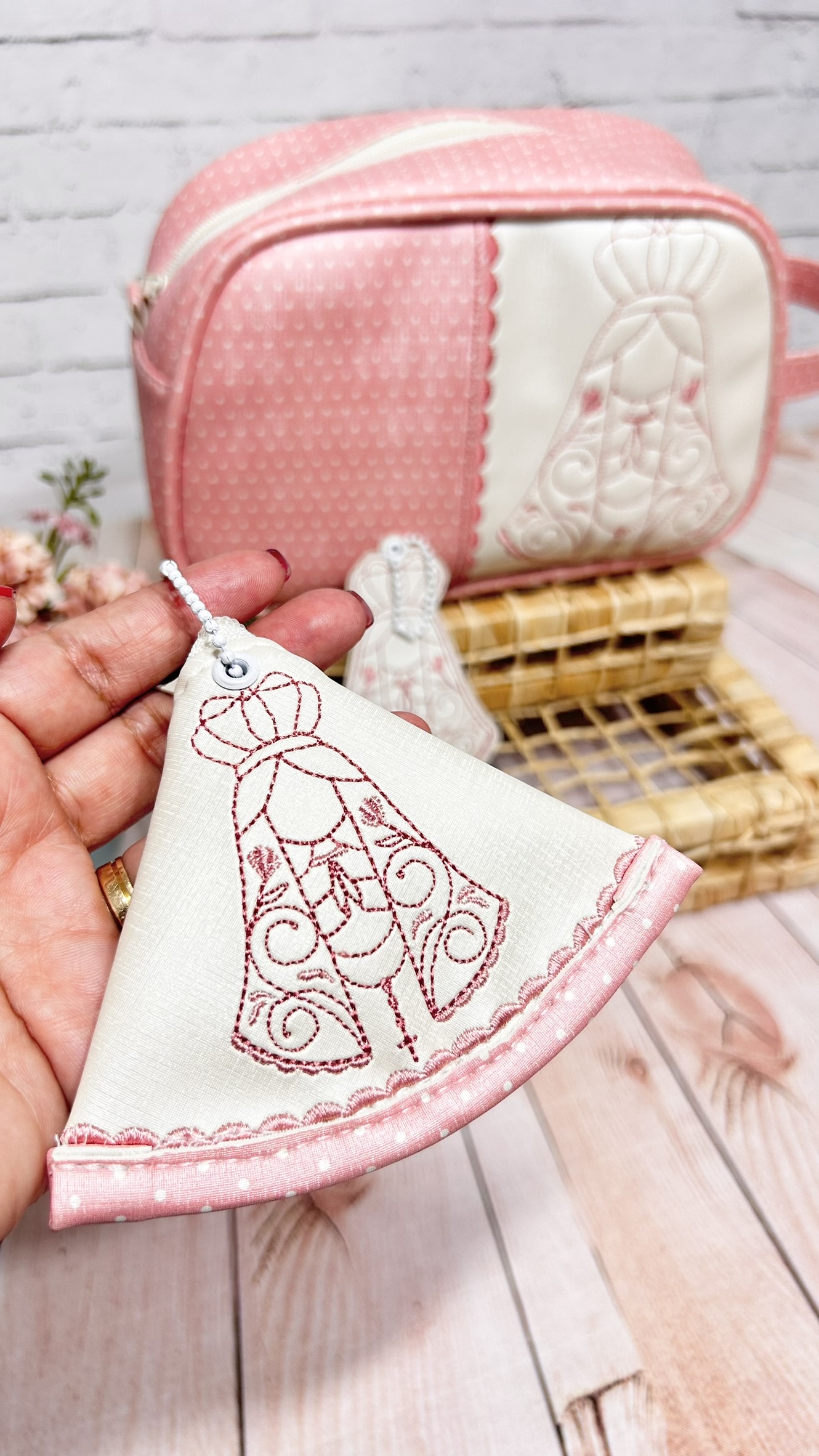 KIT Devocional Nossa Senhora Poá Coral - Imagem 3